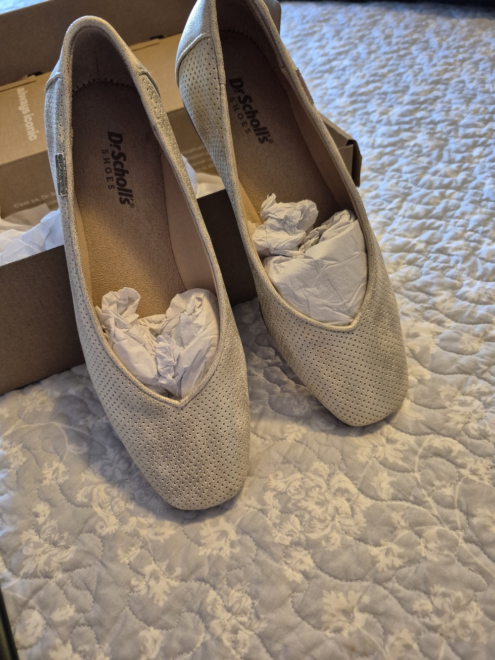 Dr. Scholl's Women's Light Beige Metallic Perforated Slip-On Flats